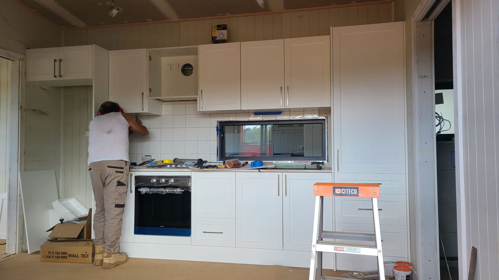 Kitchen fit-out inside a second home